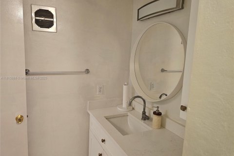 Condominio en alquiler en Hallandale Beach, Florida, 2 dormitorios, 86.86 m2 № 2088570 - foto 15