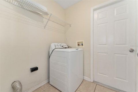 House in Orlando, Florida 4 bedrooms, 165.09 sq.m. № 1885362 - photo 11
