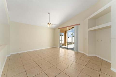 House in Orlando, Florida 4 bedrooms, 165.09 sq.m. № 1885362 - photo 12