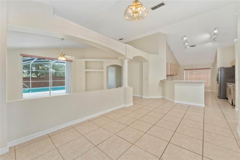House in Orlando, Florida 4 bedrooms, 165.09 sq.m. № 1885362 - photo 7