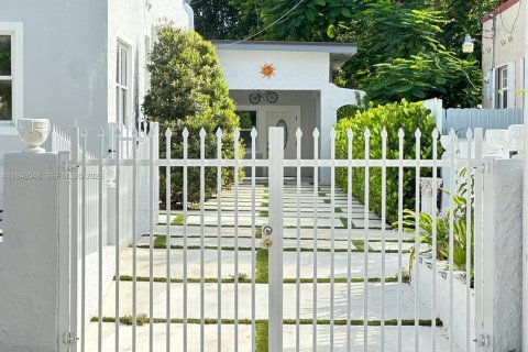 Casa en venta en Miami, Florida, 3 dormitorios, 224.36 m2 № 2003631 - foto 14