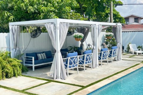 Casa en venta en Miami, Florida, 3 dormitorios, 224.36 m2 № 2003631 - foto 12