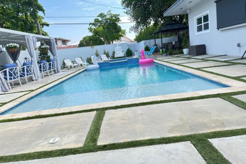Casa en venta en Miami, Florida, 3 dormitorios, 224.36 m2 № 2003631 - foto 7