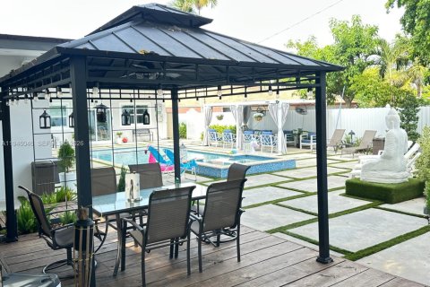 Casa en venta en Miami, Florida, 3 dormitorios, 224.36 m2 № 2003631 - foto 9