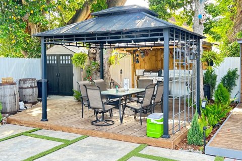 Casa en venta en Miami, Florida, 3 dormitorios, 224.36 m2 № 2003631 - foto 10