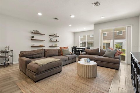 Touwnhouse à vendre à Oviedo, Floride: 3 chambres, 171.5 m2 № 2236997 - photo 5