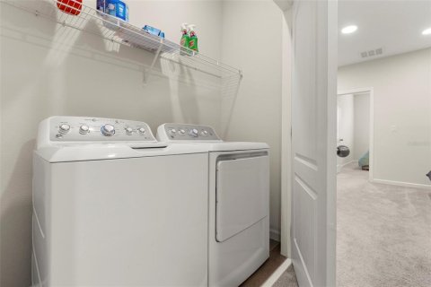 Touwnhouse à vendre à Oviedo, Floride: 3 chambres, 171.5 m2 № 2236997 - photo 25