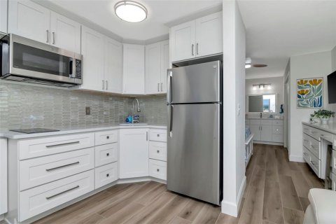 Condo in Belleair Beach, Florida, 1 bedroom  № 2115926 - photo 10