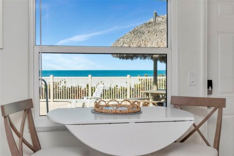 Condo in Belleair Beach, Florida, 1 bedroom  № 2115926 - photo 2