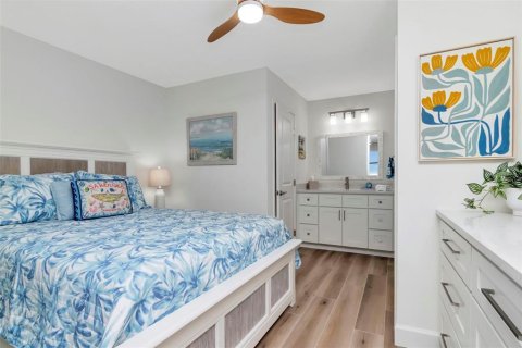Condo in Belleair Beach, Florida, 1 bedroom  № 2115926 - photo 17