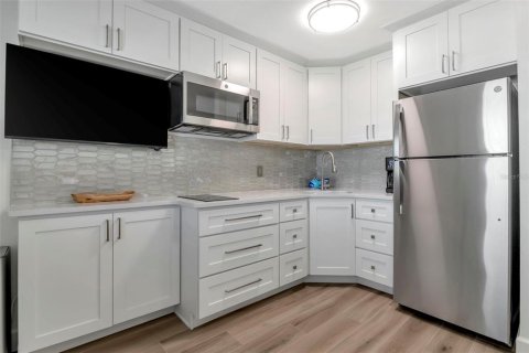 Condo in Belleair Beach, Florida, 1 bedroom  № 2115926 - photo 9
