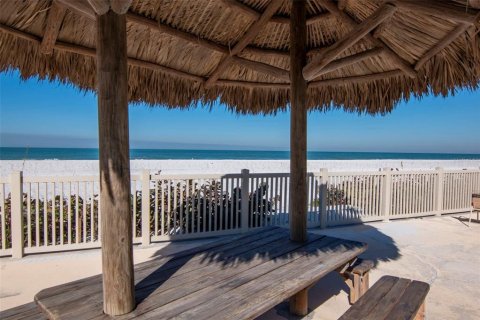 Condo in Belleair Beach, Florida, 1 bedroom  № 2115926 - photo 30