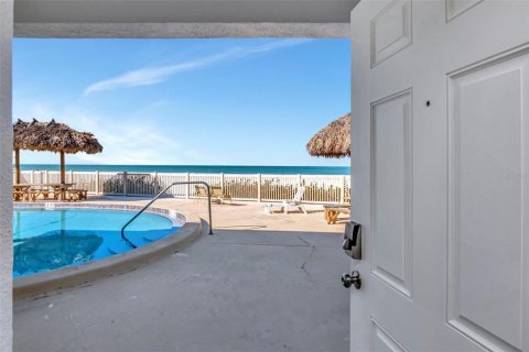 Condo in Belleair Beach, Florida, 1 bedroom  № 2115926 - photo 3