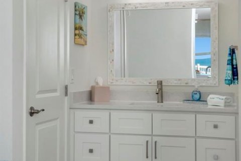 Condo in Belleair Beach, Florida, 1 bedroom  № 2115926 - photo 20