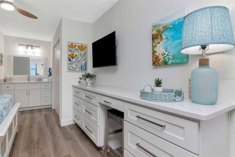 Condo in Belleair Beach, Florida, 1 bedroom  № 2115926 - photo 12