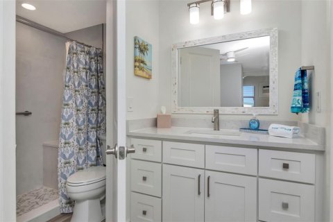 Condo in Belleair Beach, Florida, 1 bedroom  № 2115926 - photo 22