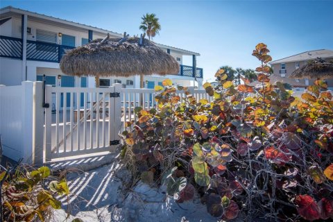 Condo in Belleair Beach, Florida, 1 bedroom  № 2115926 - photo 29