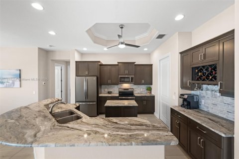 Casa en venta en Cape Coral, Florida, 4 dormitorios, 211.72 m2 № 1952383 - foto 13