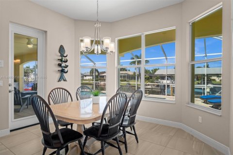 Casa en venta en Cape Coral, Florida, 4 dormitorios, 211.72 m2 № 1952383 - foto 16