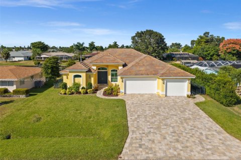 Casa en venta en Cape Coral, Florida, 4 dormitorios, 211.72 m2 № 1952383 - foto 1