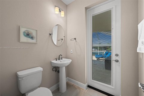 Casa en venta en Cape Coral, Florida, 4 dormitorios, 211.72 m2 № 1952383 - foto 30