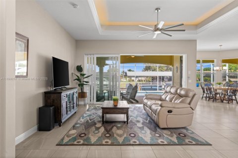Casa en venta en Cape Coral, Florida, 4 dormitorios, 211.72 m2 № 1952383 - foto 18