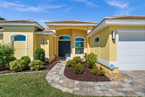 Casa en venta en Cape Coral, Florida, 4 dormitorios, 211.72 m2 № 1952383 - foto 9