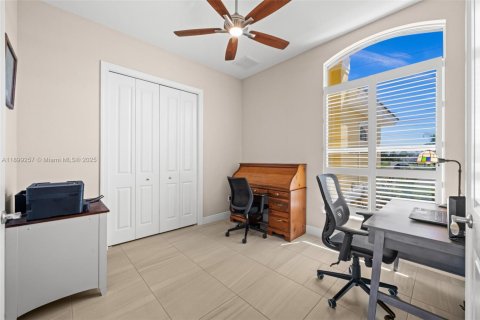 Casa en venta en Cape Coral, Florida, 4 dormitorios, 211.72 m2 № 1952383 - foto 27