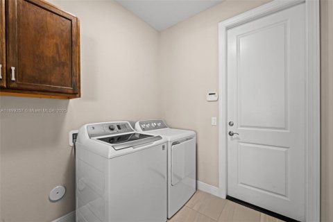 Casa en venta en Cape Coral, Florida, 4 dormitorios, 211.72 m2 № 1952383 - foto 29