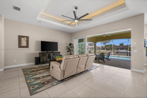 Casa en venta en Cape Coral, Florida, 4 dormitorios, 211.72 m2 № 1952383 - foto 17