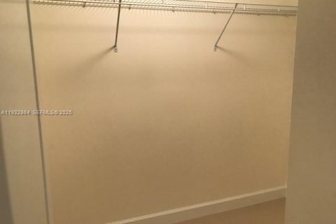 Copropriété à vendre à Hallandale Beach, Floride: 2 chambres, 100.43 m2 № 1976763 - photo 13