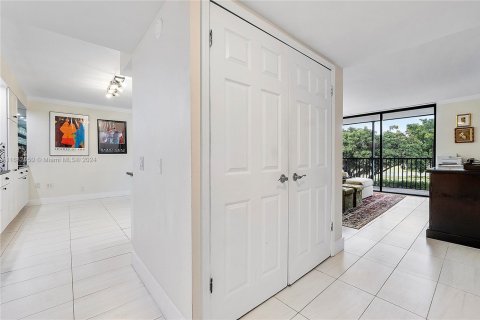 Condo in Oakland Park, Florida, 2 bedrooms  № 1889502 - photo 4