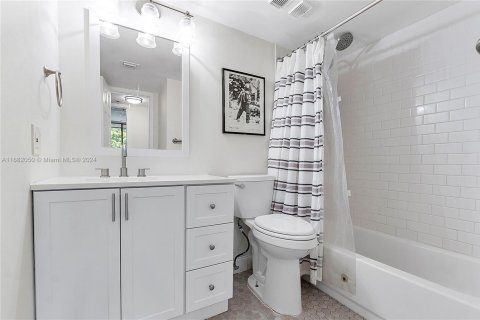 Condo in Oakland Park, Florida, 2 bedrooms  № 1889502 - photo 21