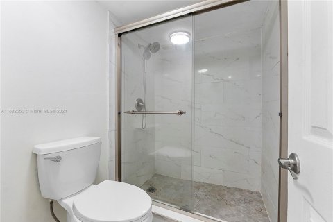 Condo in Oakland Park, Florida, 2 bedrooms  № 1889502 - photo 27