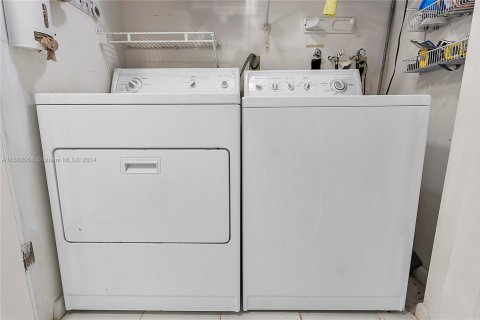 Condo in Oakland Park, Florida, 2 bedrooms  № 1889502 - photo 28