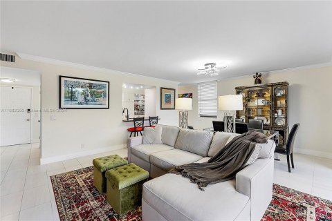 Condo in Oakland Park, Florida, 2 bedrooms  № 1889502 - photo 15