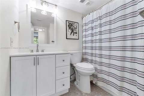 Condo in Oakland Park, Florida, 2 bedrooms  № 1889502 - photo 20