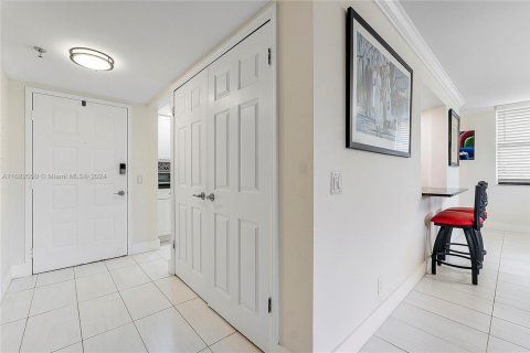 Condo in Oakland Park, Florida, 2 bedrooms  № 1889502 - photo 5