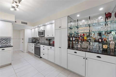 Condo in Oakland Park, Florida, 2 bedrooms  № 1889502 - photo 8