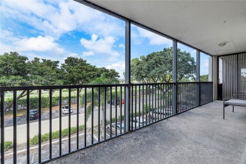 Condo in Oakland Park, Florida, 2 bedrooms  № 1889502 - photo 29
