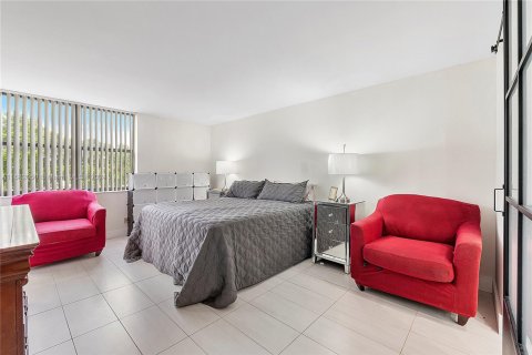 Condo in Oakland Park, Florida, 2 bedrooms  № 1889502 - photo 22