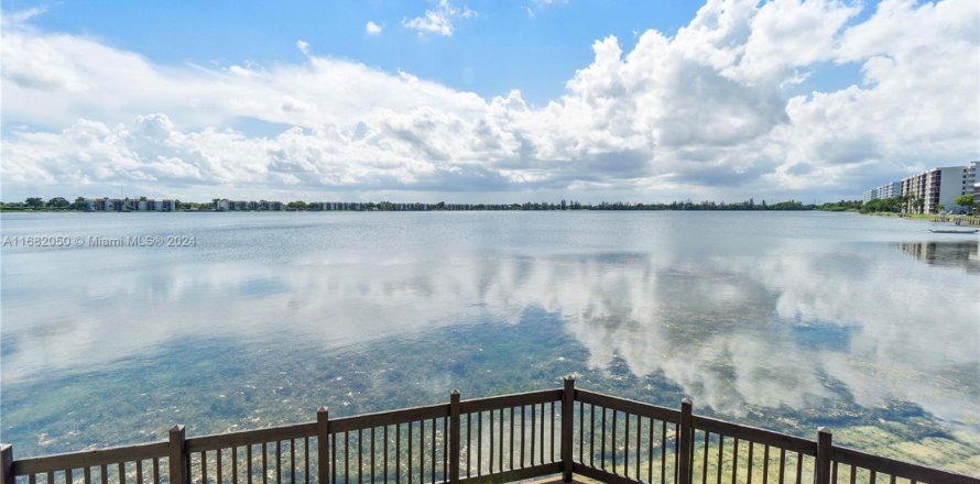 Condo in Oakland Park, Florida, 2 bedrooms  № 1889502