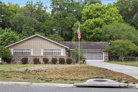 House in Ocala, Florida 3 bedrooms, 161.46 sq.m. № 2147470