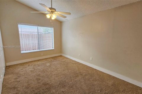 Condo in Plantation, Florida, 2 bedrooms  № 1730800 - photo 15