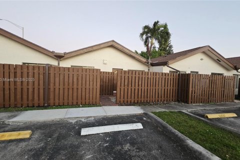 Condo in Plantation, Florida, 2 bedrooms  № 1730800 - photo 1
