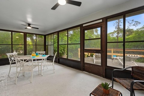 House in Clearwater, Florida 3 bedrooms, 126.72 sq.m. № 2428631 - photo 20