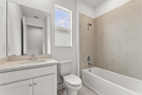 House in Port St. Lucie, Florida 2 bedrooms, 198.25 sq.m. № 2272525 - photo 10