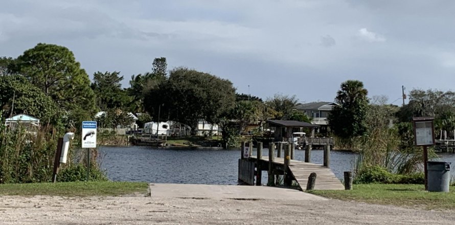 Terreno en Stuart, Florida № 860506