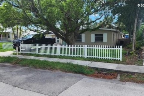 House in New Port Richey, Florida 3 bedrooms, 102.56 sq.m. № 2369204