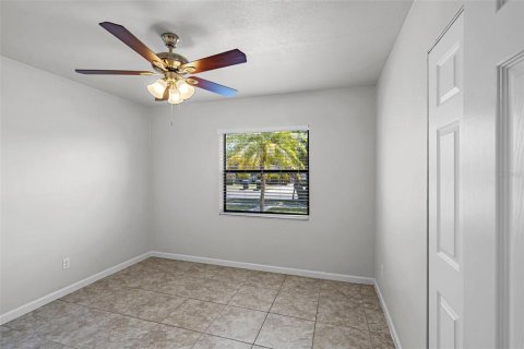 House in Orlando, Florida 3 bedrooms, 121.61 sq.m. № 1736565 - photo 18